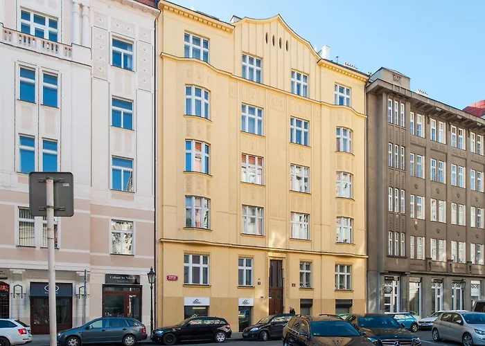 Spacious And Bright Apartment Dusni 13