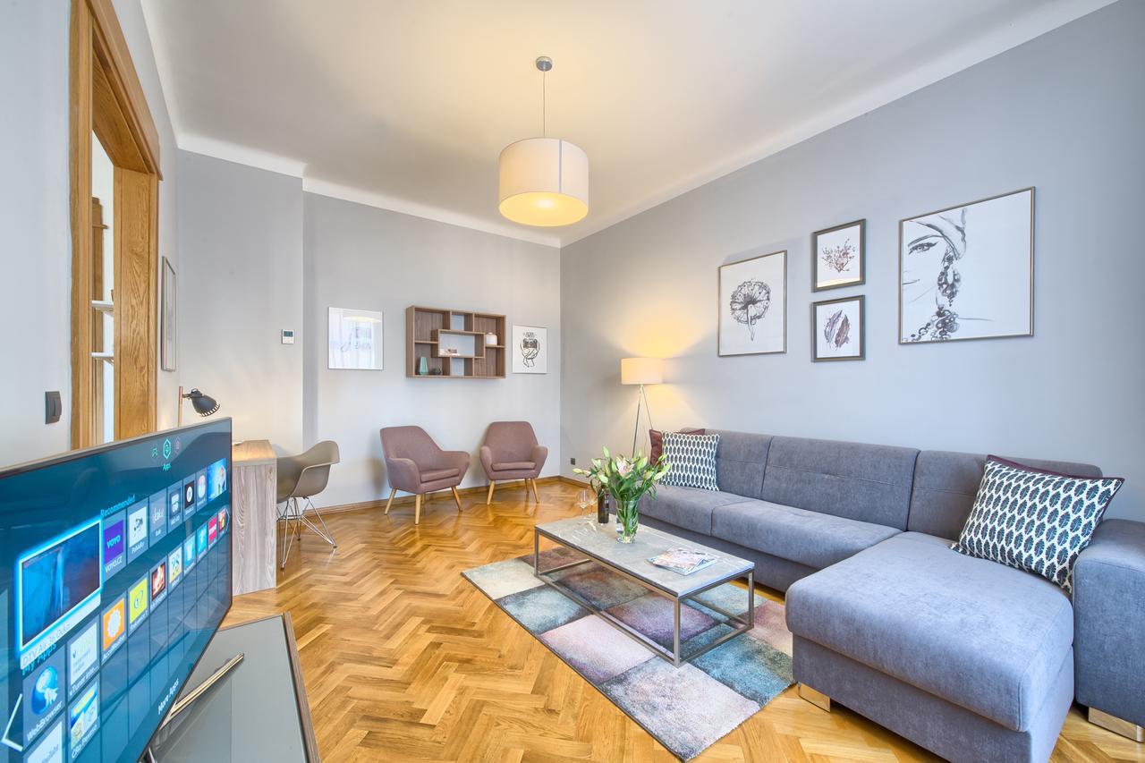 Spacious And Bright Dusni 13 Apartment