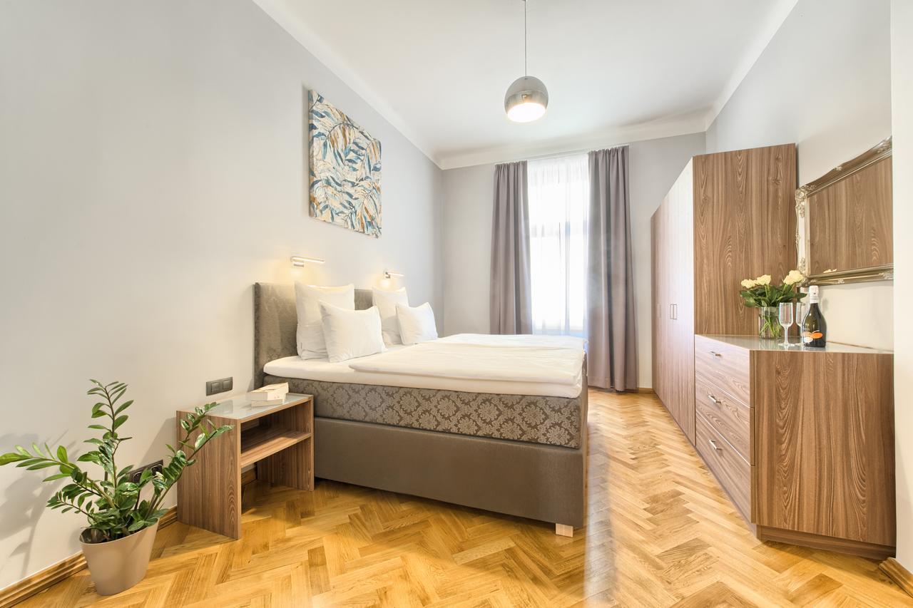 Apartment Spacious And Bright Dusni 13